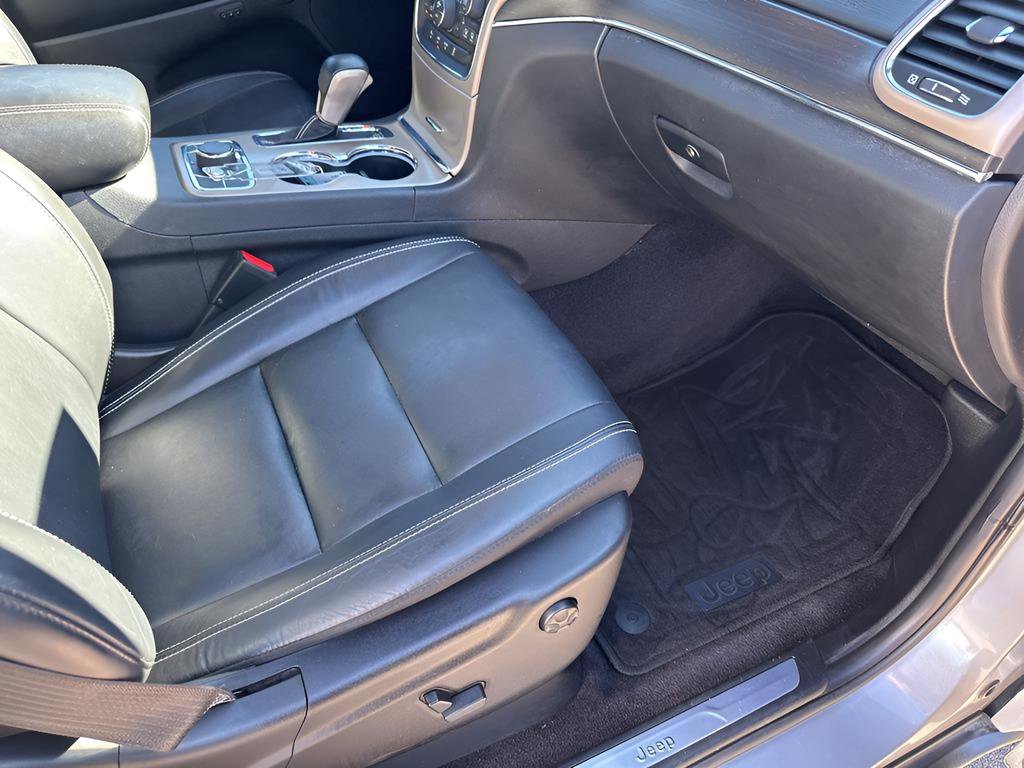 Used 2017 Jeep Grand Cherokee Limited w/ Trailer Tow Group IV image 16