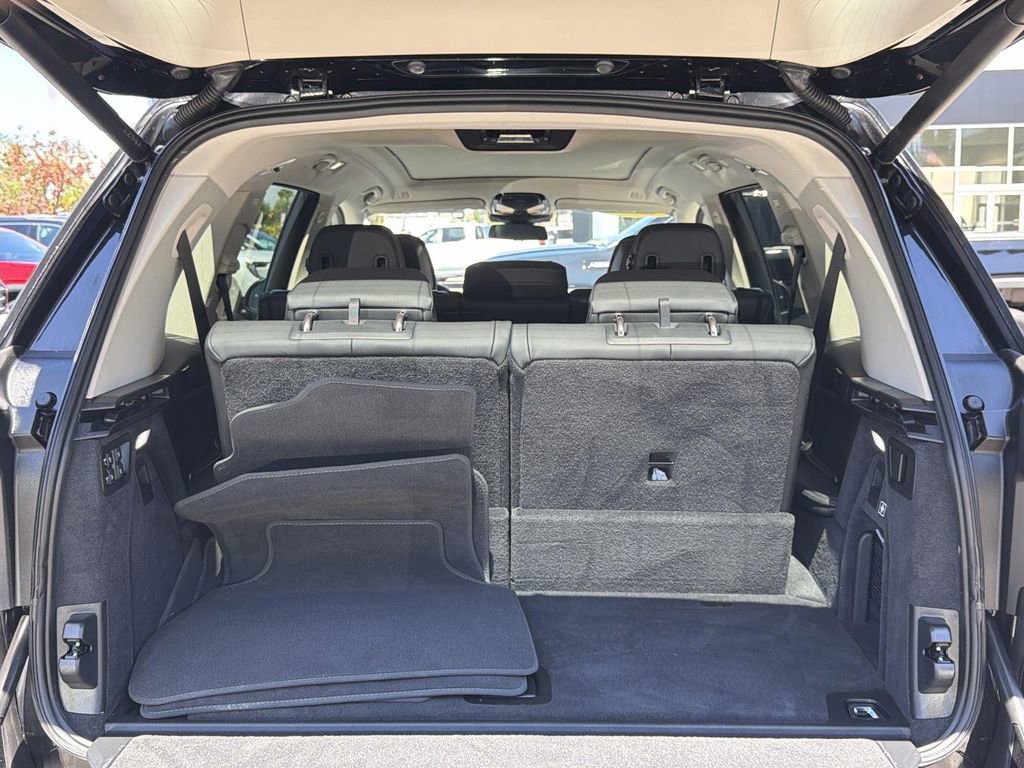 Used 2025 BMW X7 xDrive40i w/ Climate Comfort Package image 27