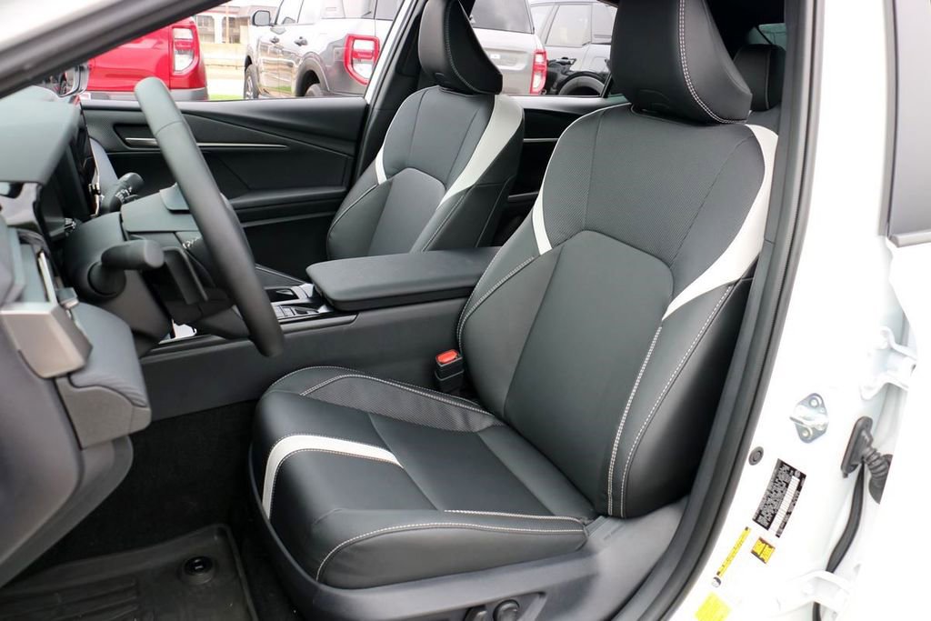 Used 2026 Toyota Camry Hybrid w/ Convenience Package FWD image 18