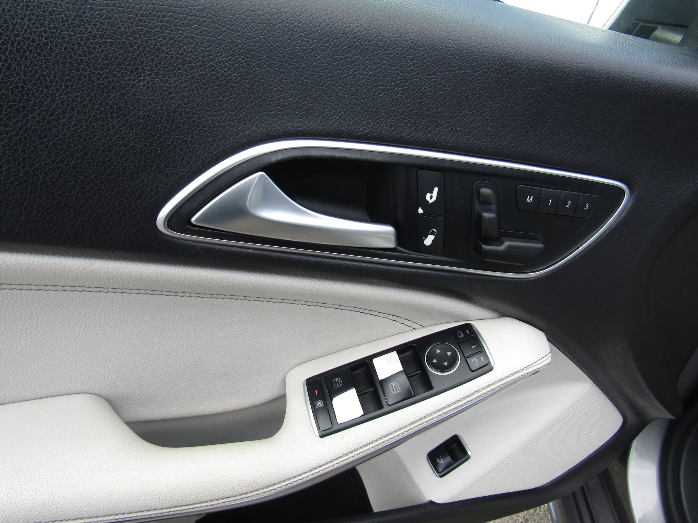 Used 2015 Mercedes-Benz CLA 250 image 14