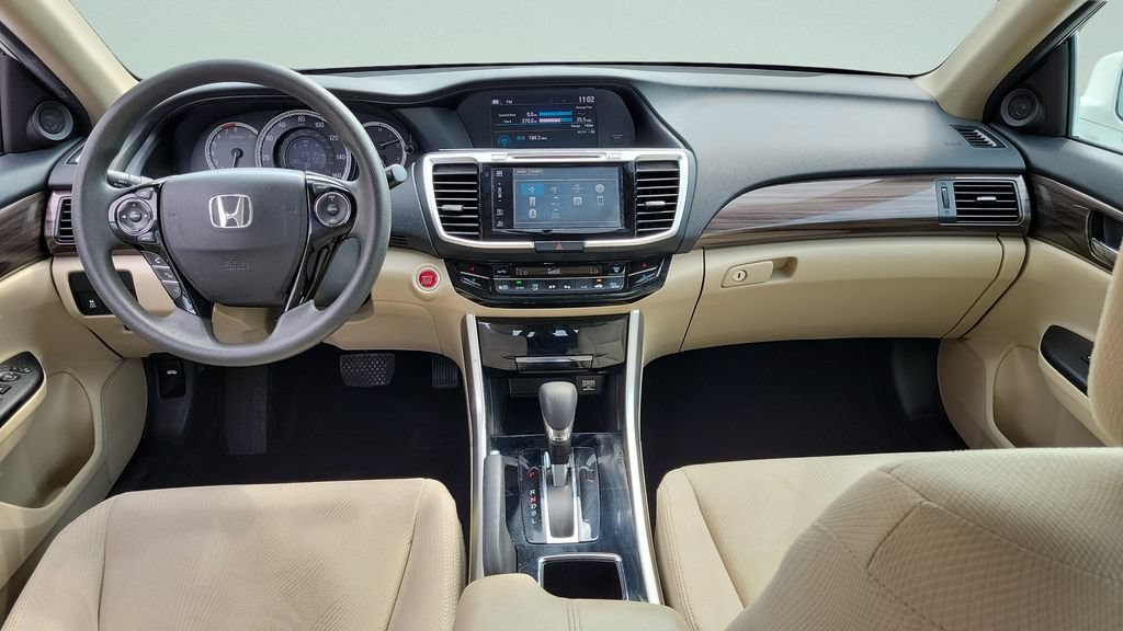 Used 2017 Honda Accord EX image 11