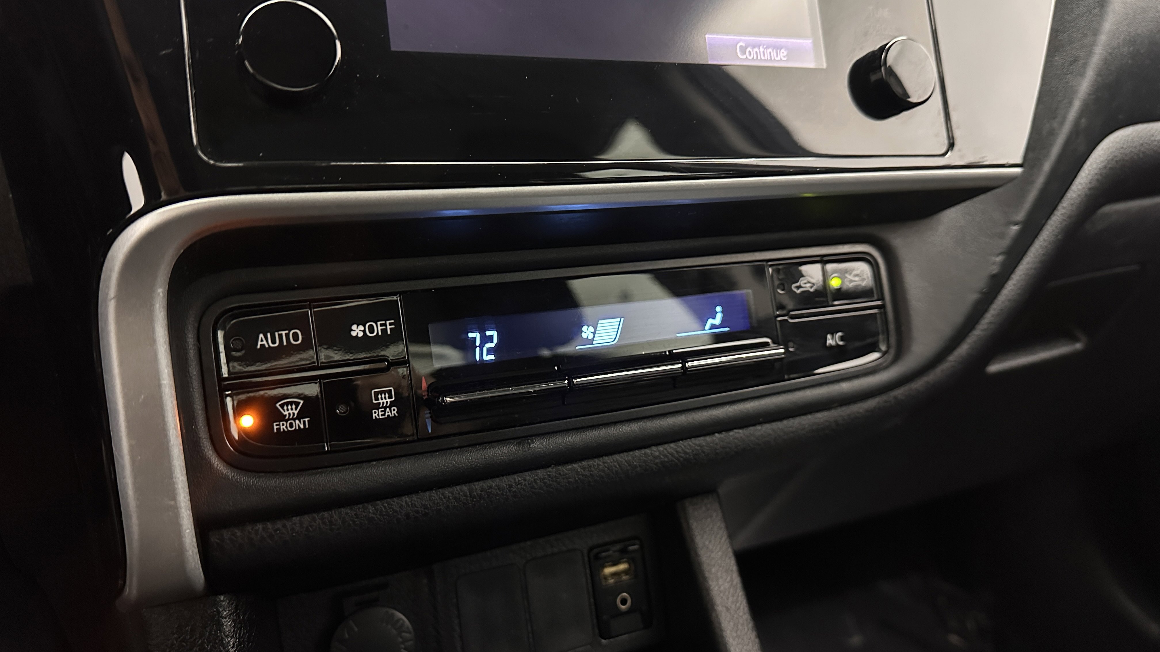 Used 2019 Toyota Corolla LE image 16