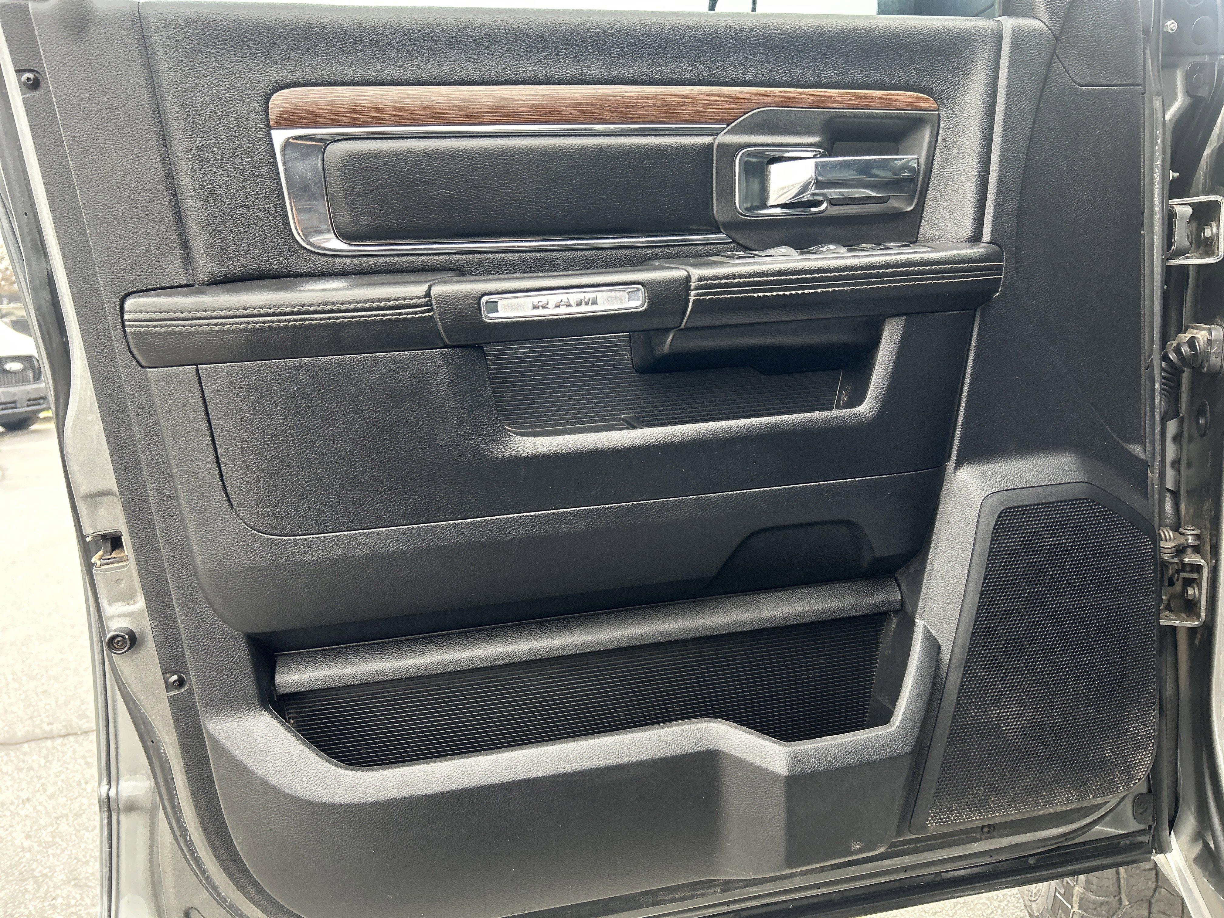 Used 2013 RAM 2500 Laramie w/ Convenience Group image 15