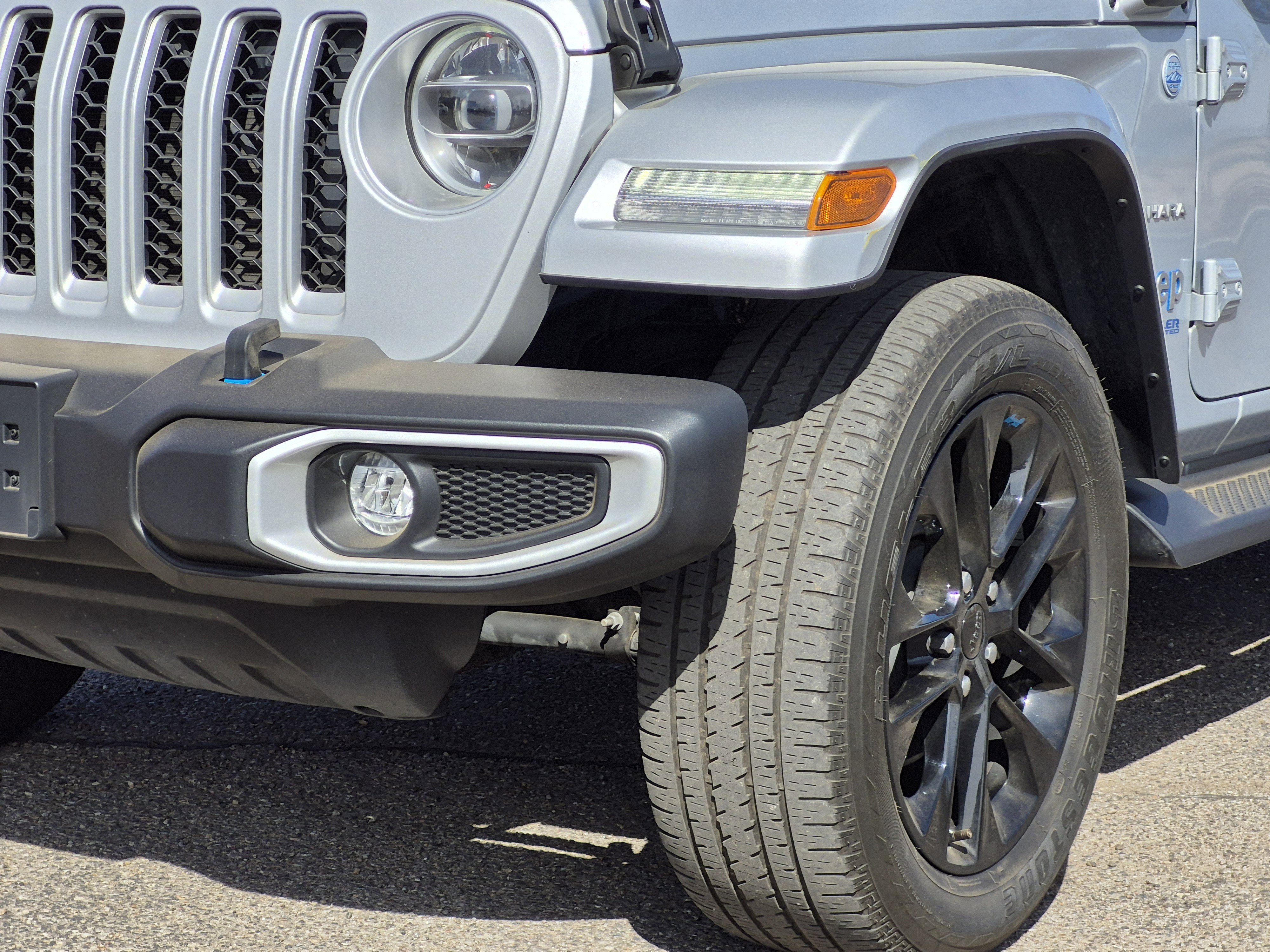 Used 2022 Jeep Wrangler Unlimited Sahara AWD/4WD image 9