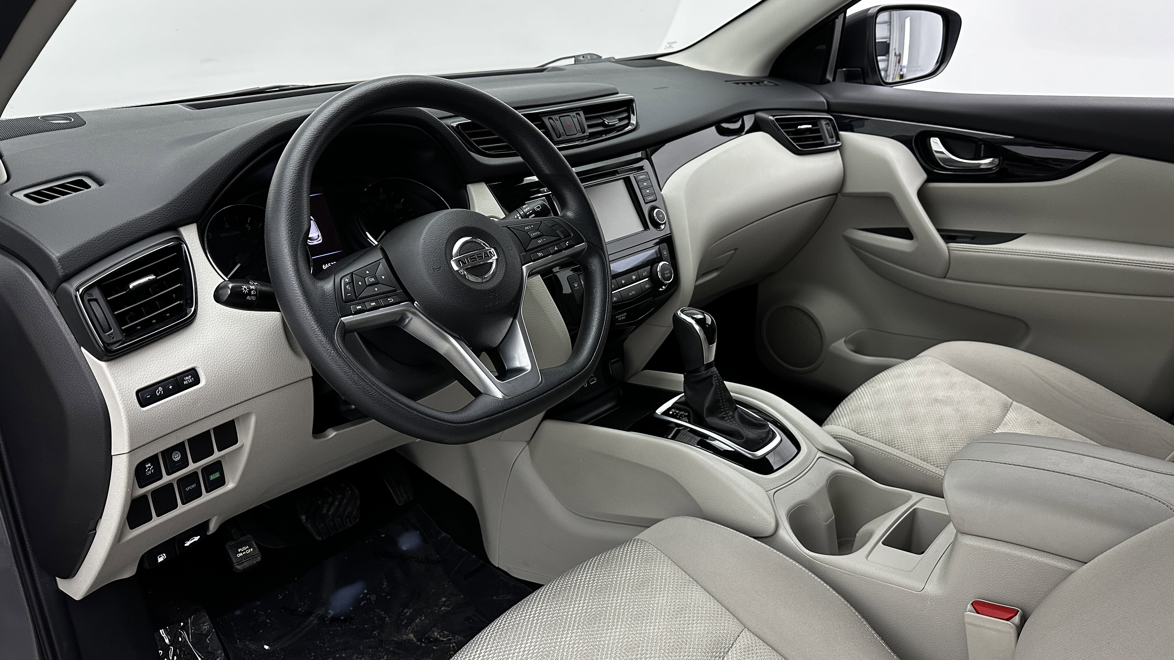 Used 2020 Nissan Rogue Sport SV image 8