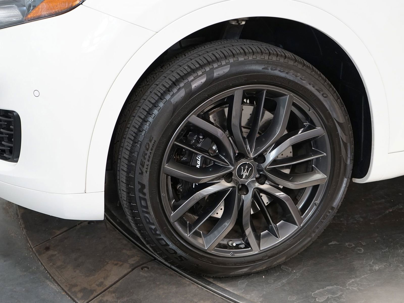 Used 2024 Maserati Levante GT Ultima image 10