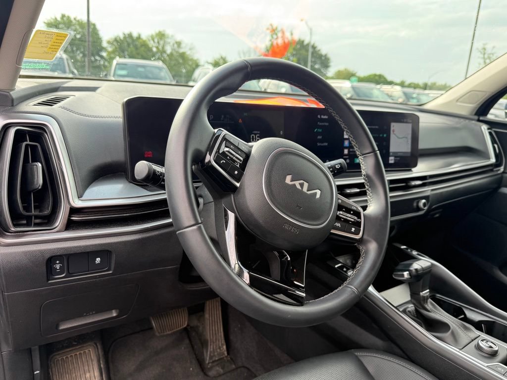 Used 2025 Kia Sorento S FWD image 10