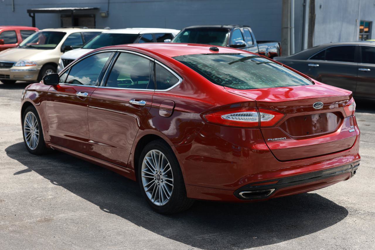 Used 2014 Ford Fusion SE w/ Equipment Group 202A FWD image 5