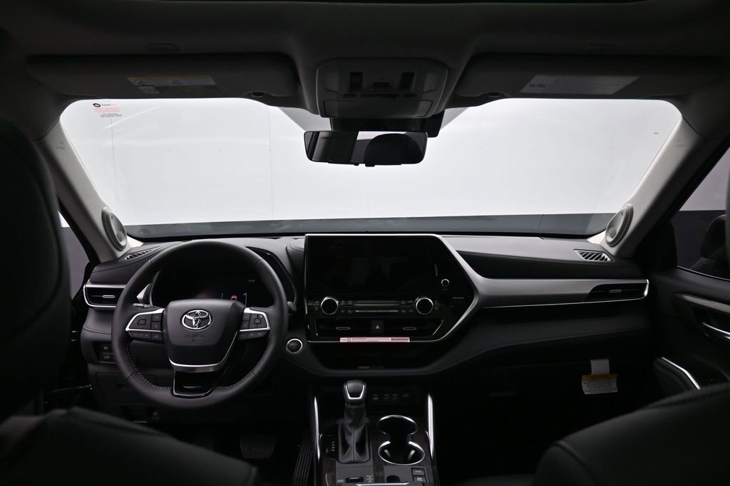 Certified 2025 Toyota Highlander Platinum AWD/4WD image 31