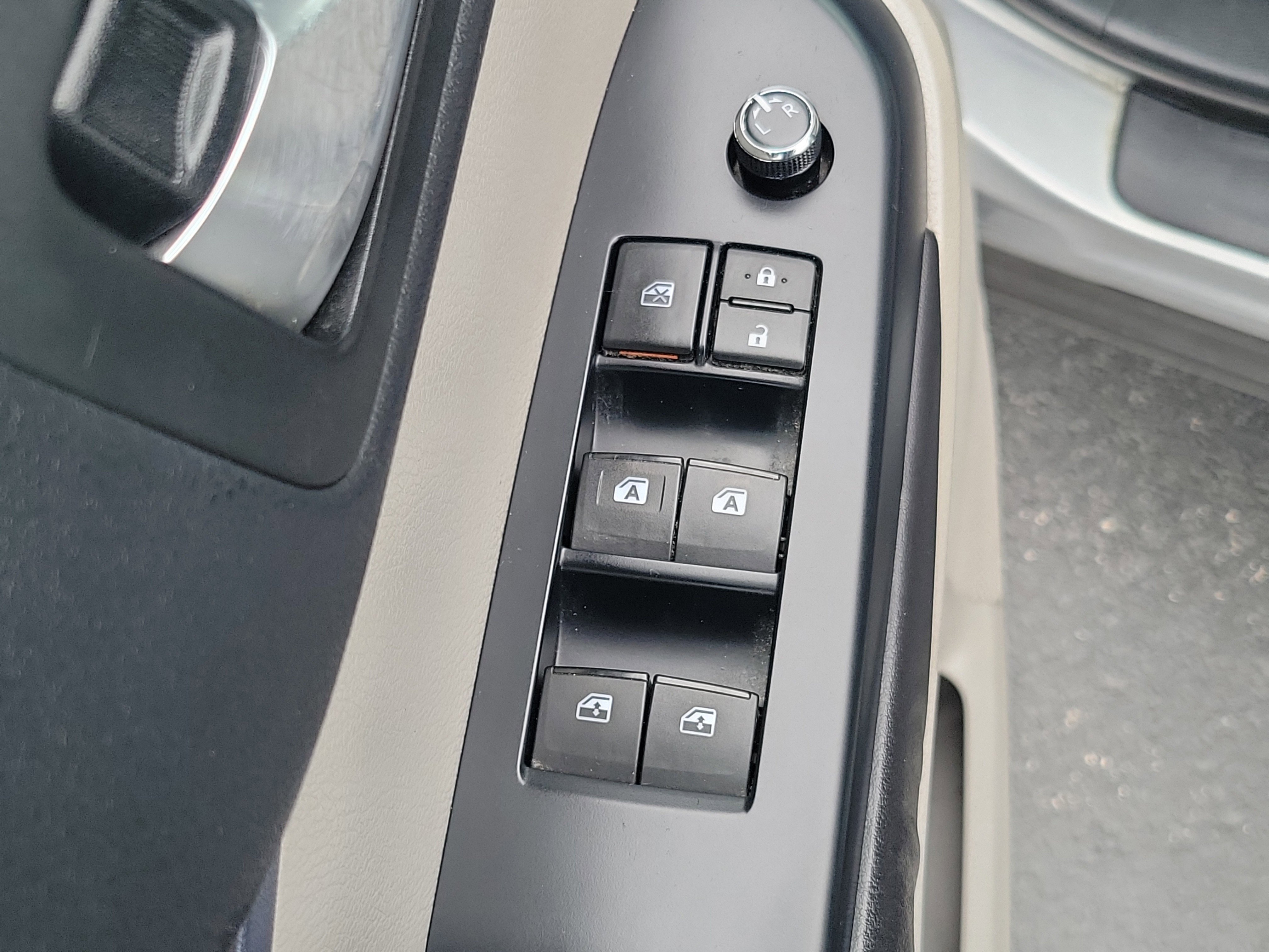 Used 2016 Toyota Highlander XLE AWD/4WD image 20