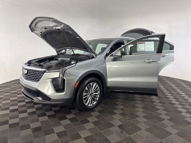 Used 2024 Cadillac XT4 Premium Luxury image 12