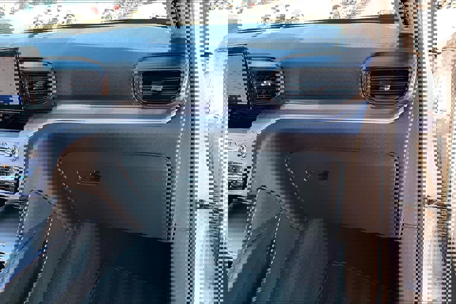 Used 2023 Ford Explorer XLT image 18