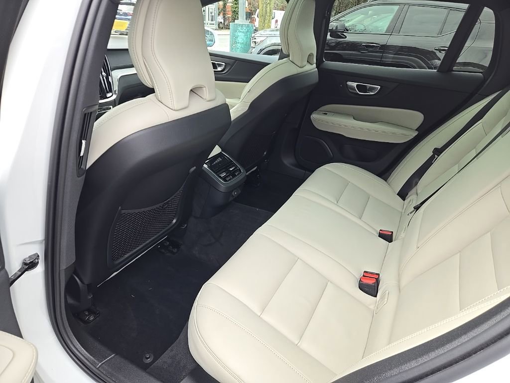 Certified 2024 Volvo V60 B5 Cross Country Ultimate image 11