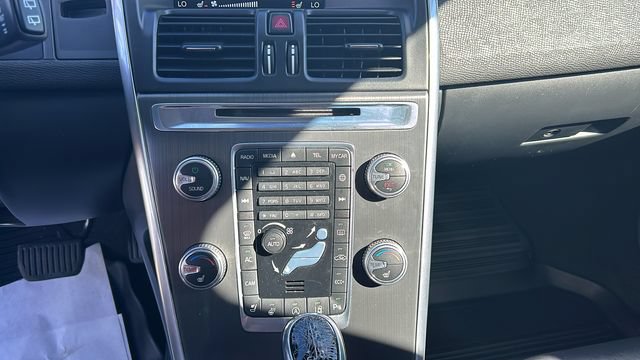 Used 2015 Volvo XC60 T5 Platinum w/ Protection Package FWD image 23