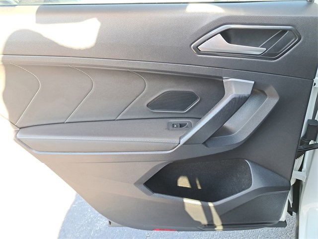 Used 2023 Volkswagen Tiguan SE image 14