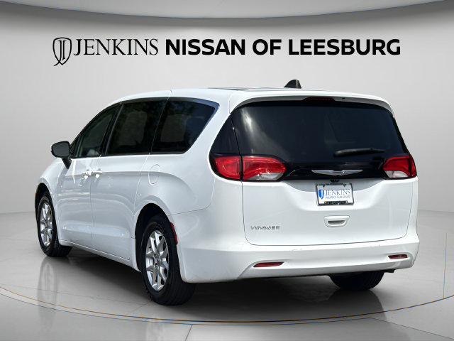Used 2023 Chrysler Voyager LX FWD image 10