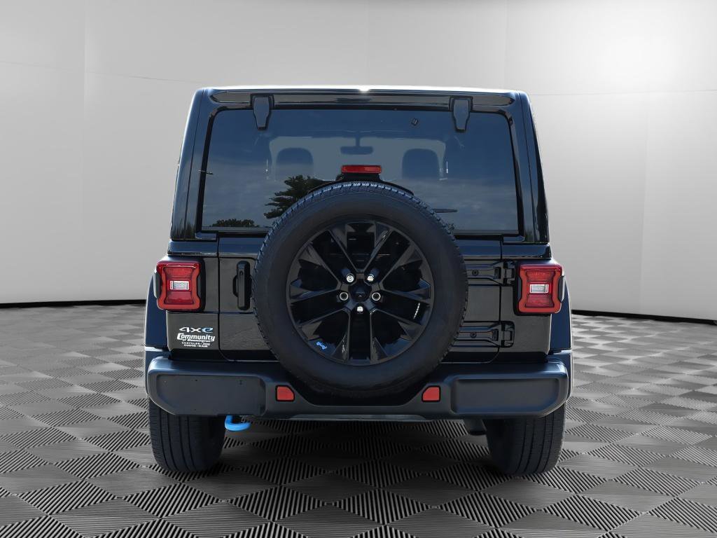 Used 2023 Jeep Wrangler Unlimited Sahara w/ Cold Weather Group AWD/4WD image 6