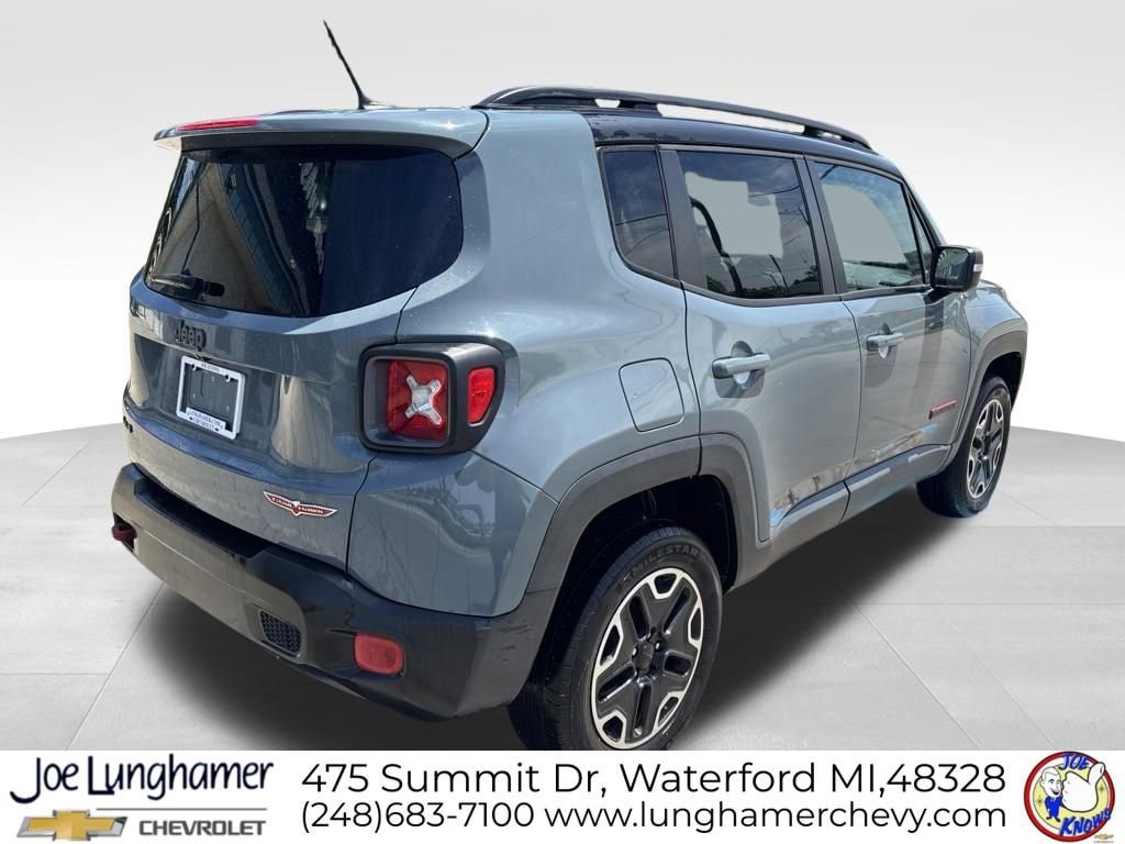 Used 2016 Jeep Renegade Trailhawk AWD/4WD image 3