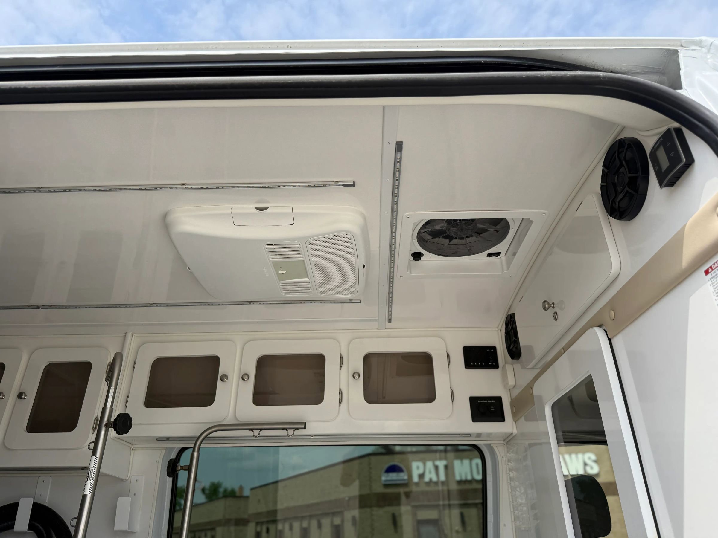 Used 2022 Mercedes-Benz Sprinter 3500 image 39
