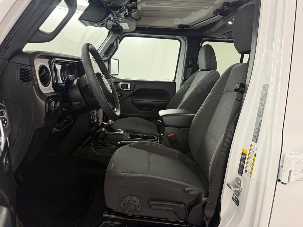 Used 2024 Jeep Gladiator Sport image 25