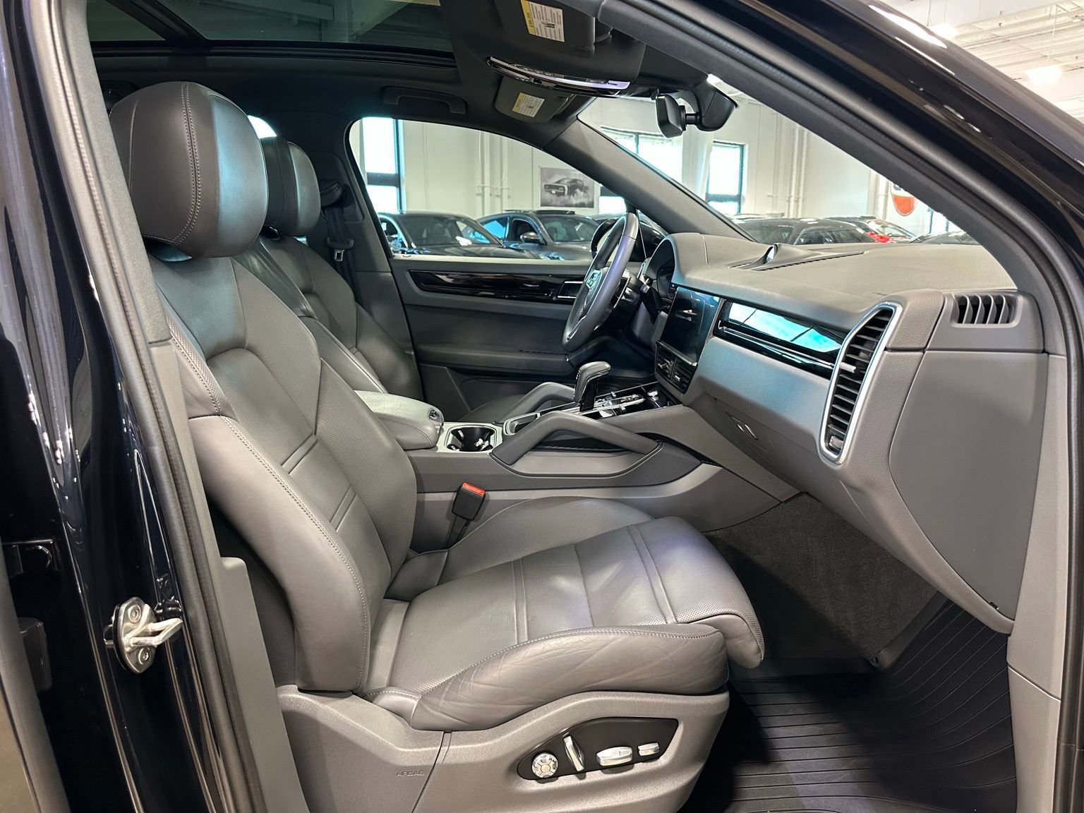 Used 2021 Porsche Cayenne image 41