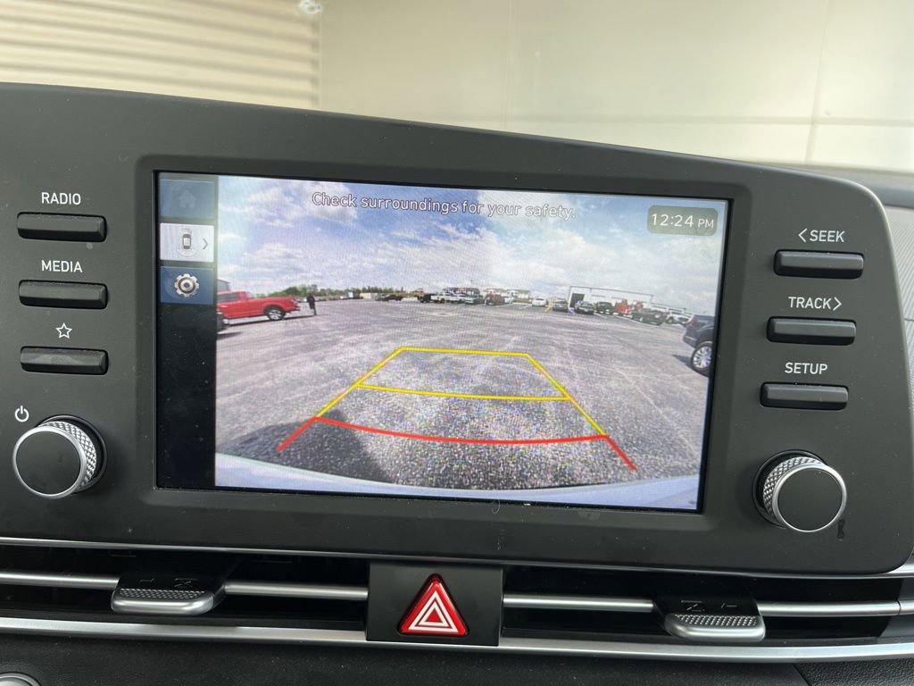 Used 2025 Hyundai Elantra Hybrid FWD image 12