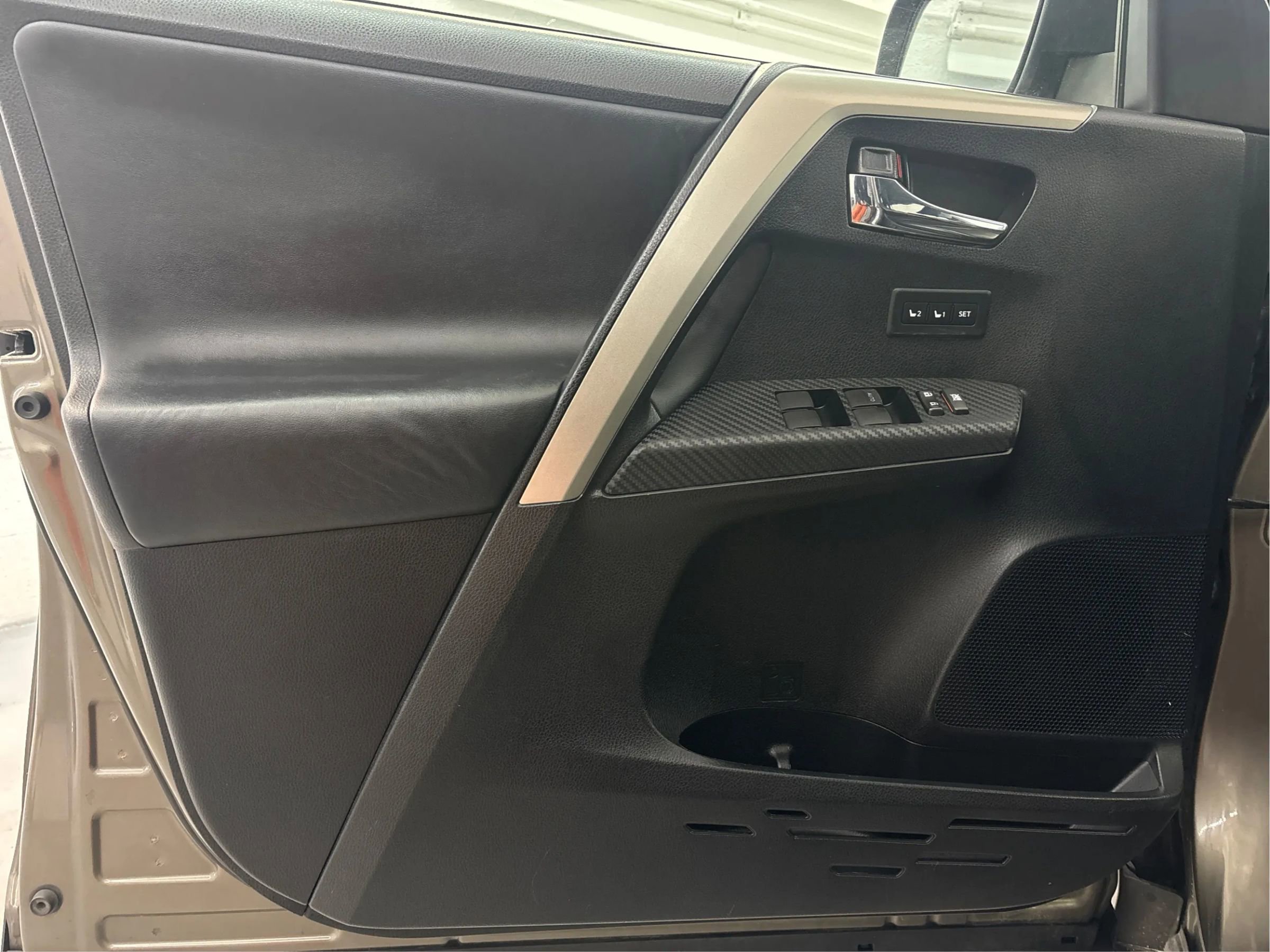 Used 2014 Toyota RAV4 Limited image 25