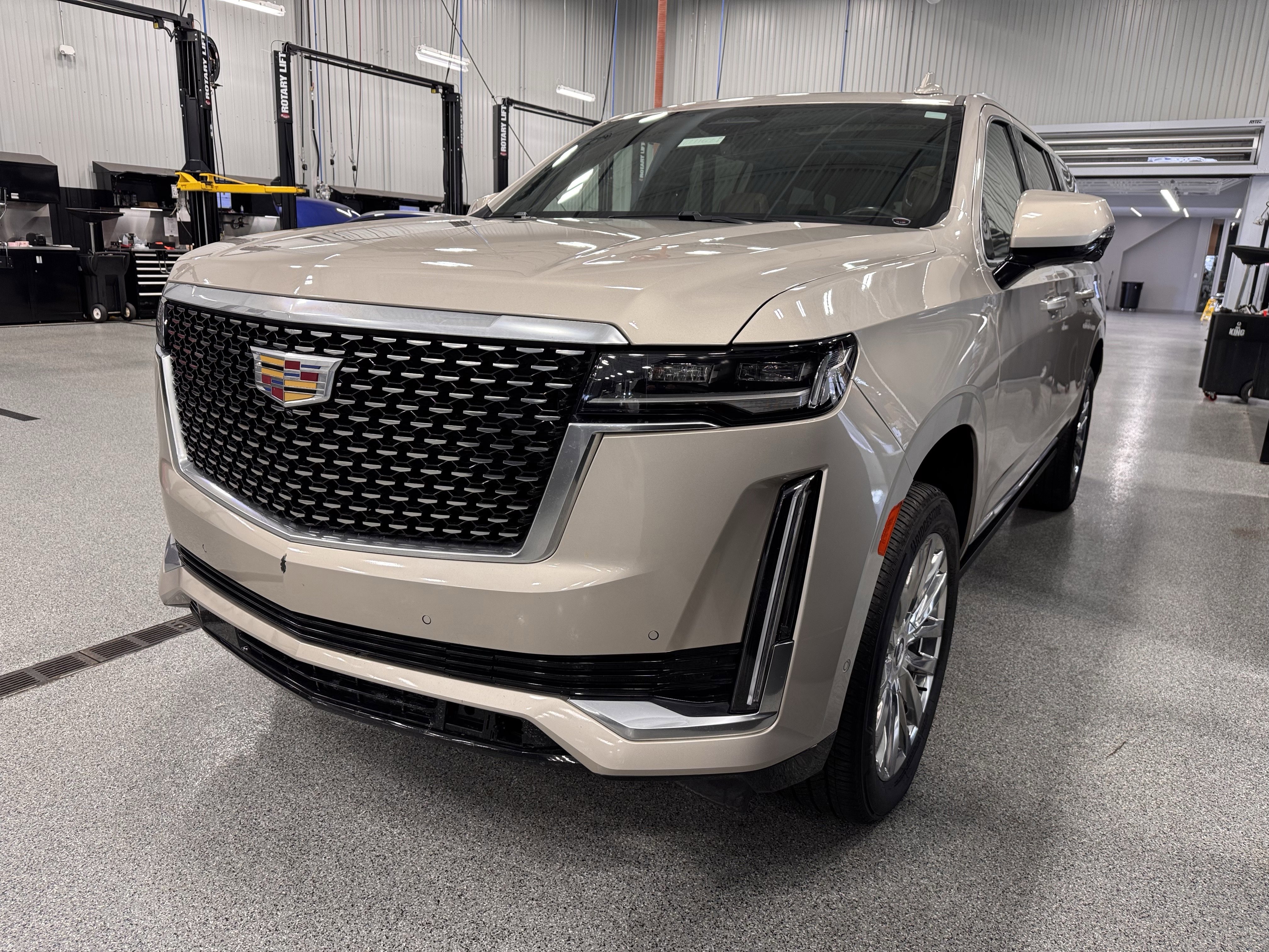 Used 2021 Cadillac Escalade ESV Premium Luxury w/ Driver Assist Tech Package image 34