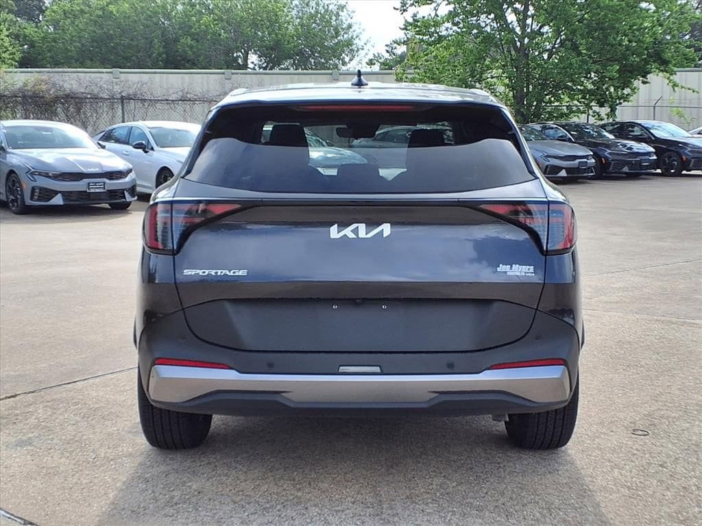 Used 2026 Kia Sportage EX FWD image 8