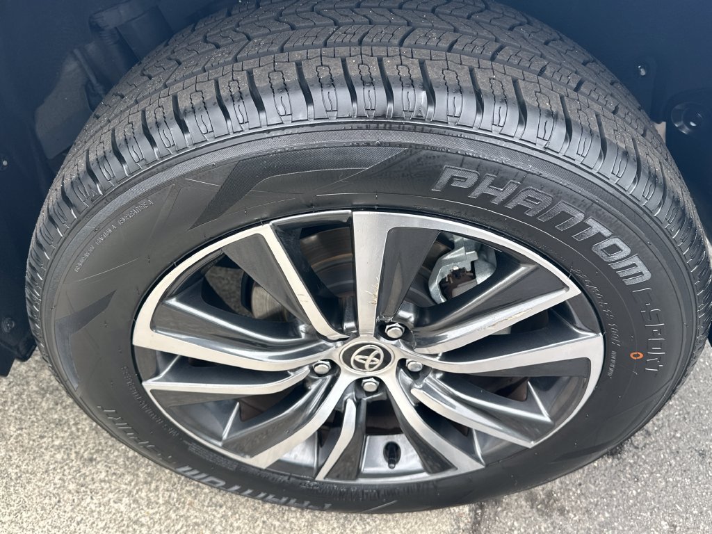 Certified 2024 Toyota Venza LE AWD/4WD image 26