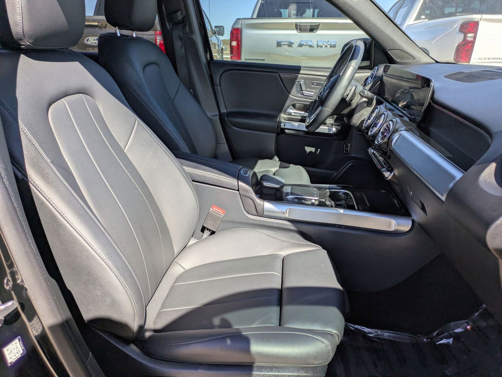 Used 2023 Mercedes-Benz GLB 250 4MATIC image 26