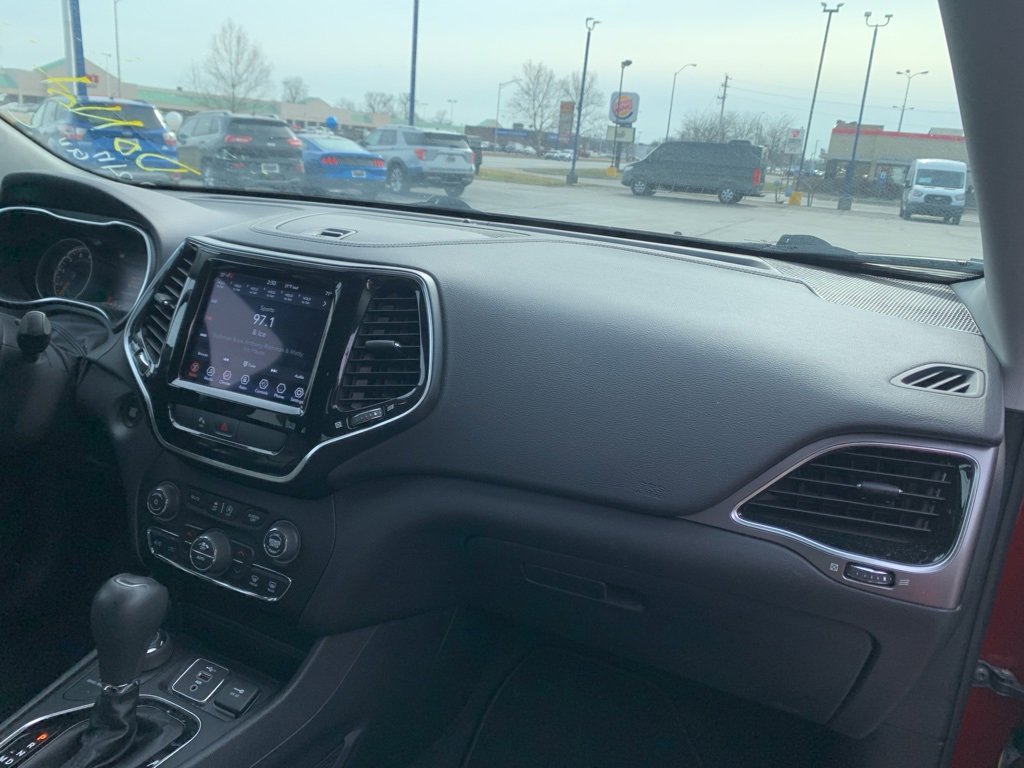 Used 2020 Jeep Cherokee Limited image 17