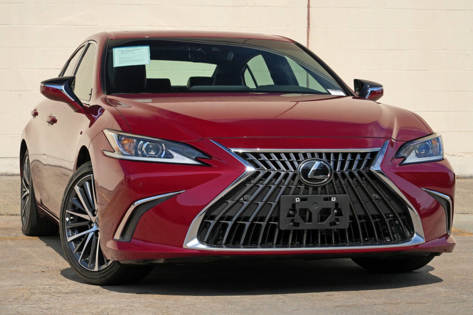 Used 2025 Lexus ES 300h w/ Premium Package FWD image 4