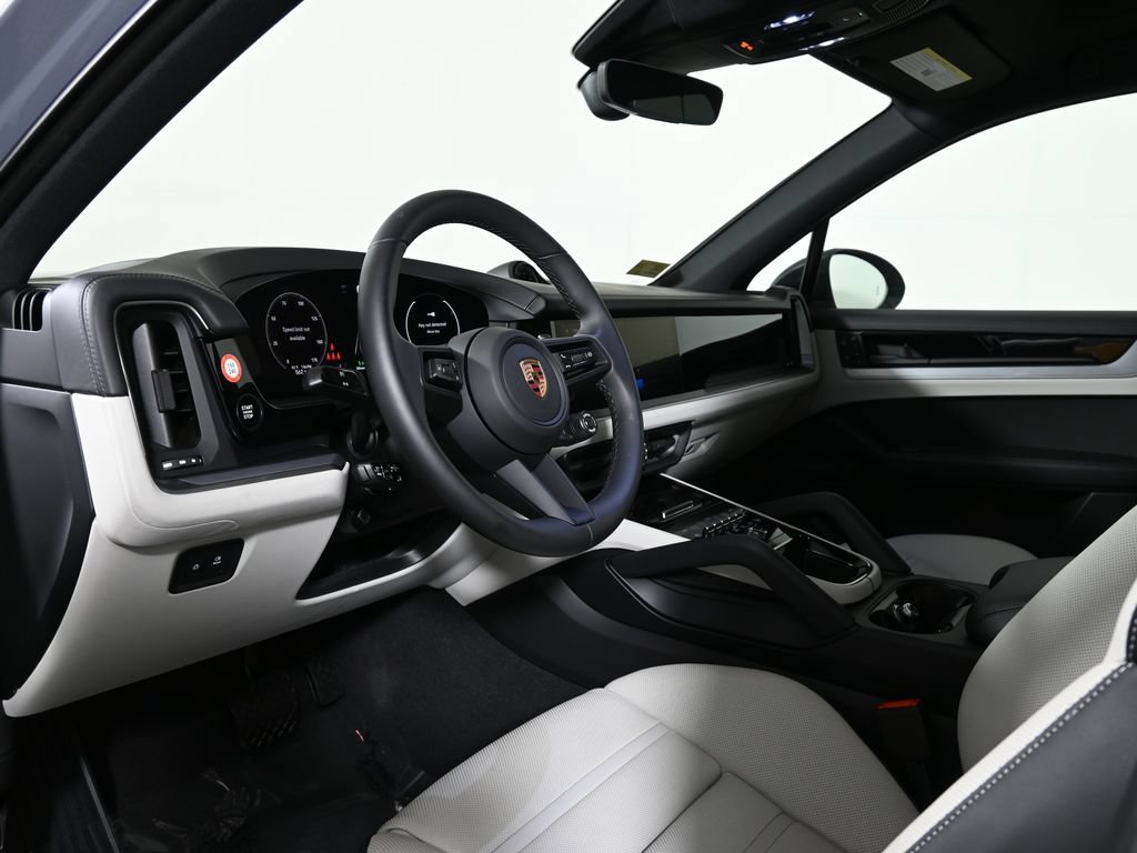 Used 2026 Porsche Cayenne E-Hybrid AWD/4WD image 4