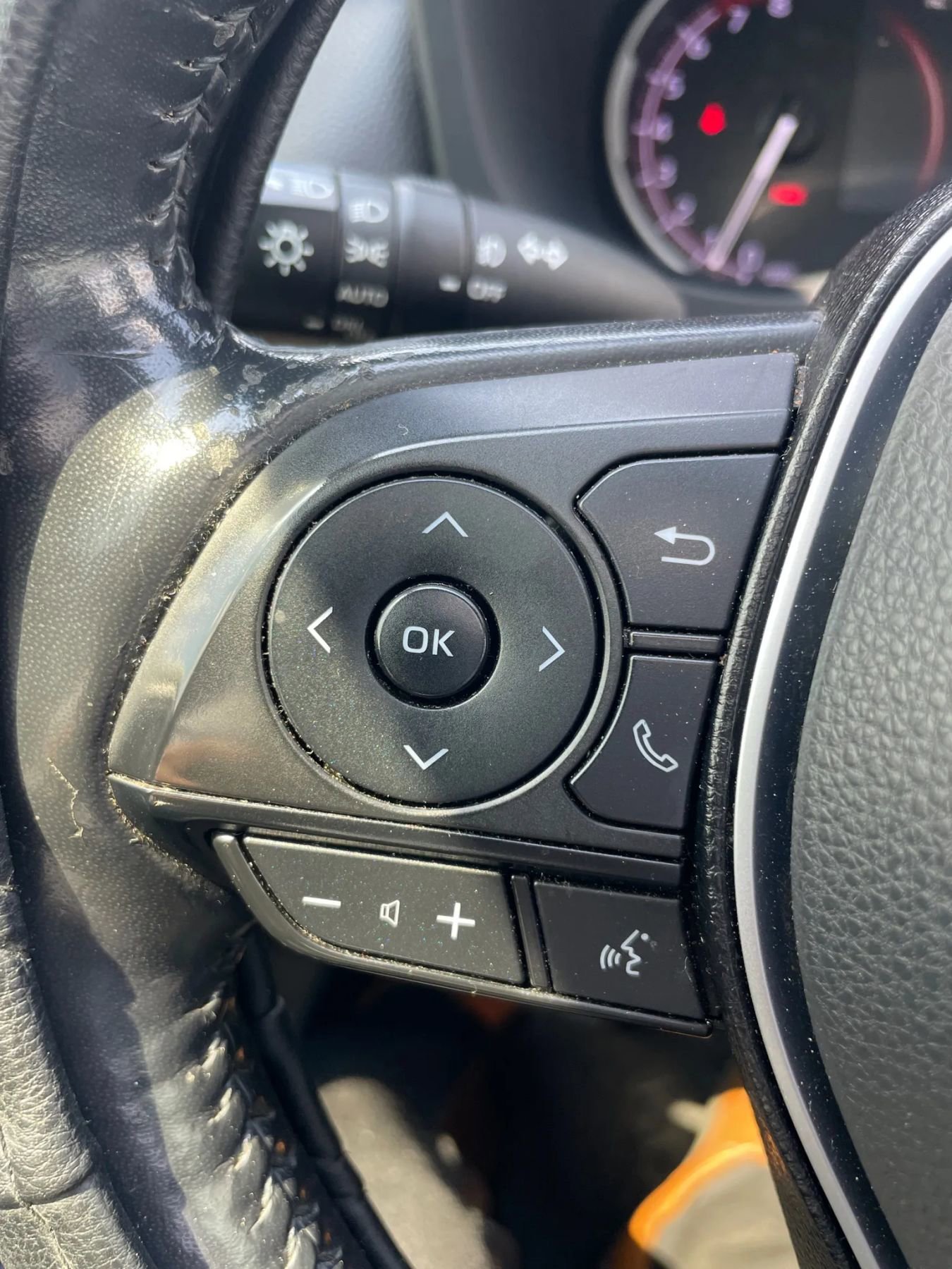 Used 2019 Toyota RAV4 Limited w/ Advanced Technology Package FWD image 24