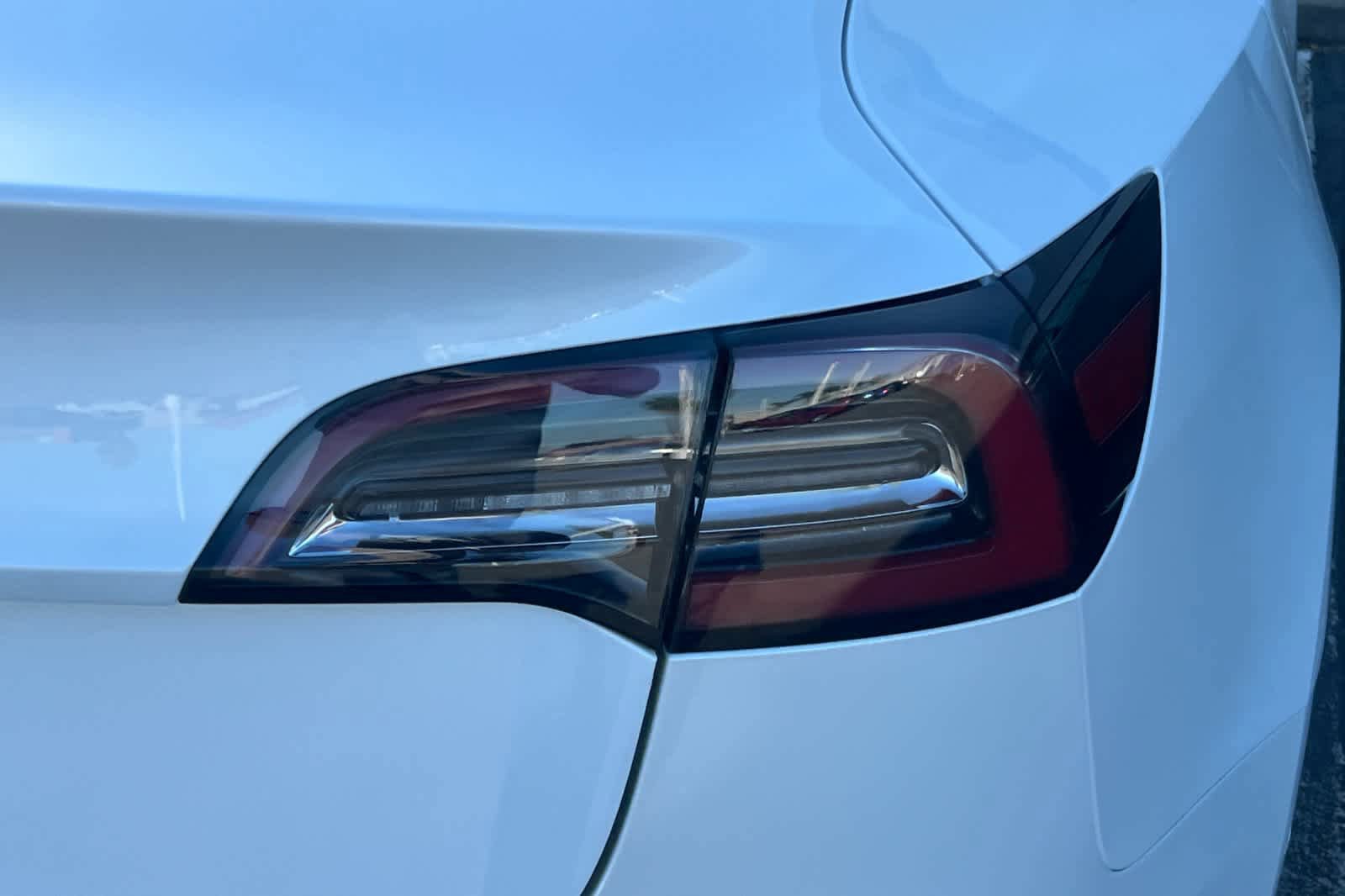 Used 2018 Tesla Model 3 Long Range RWD image 18