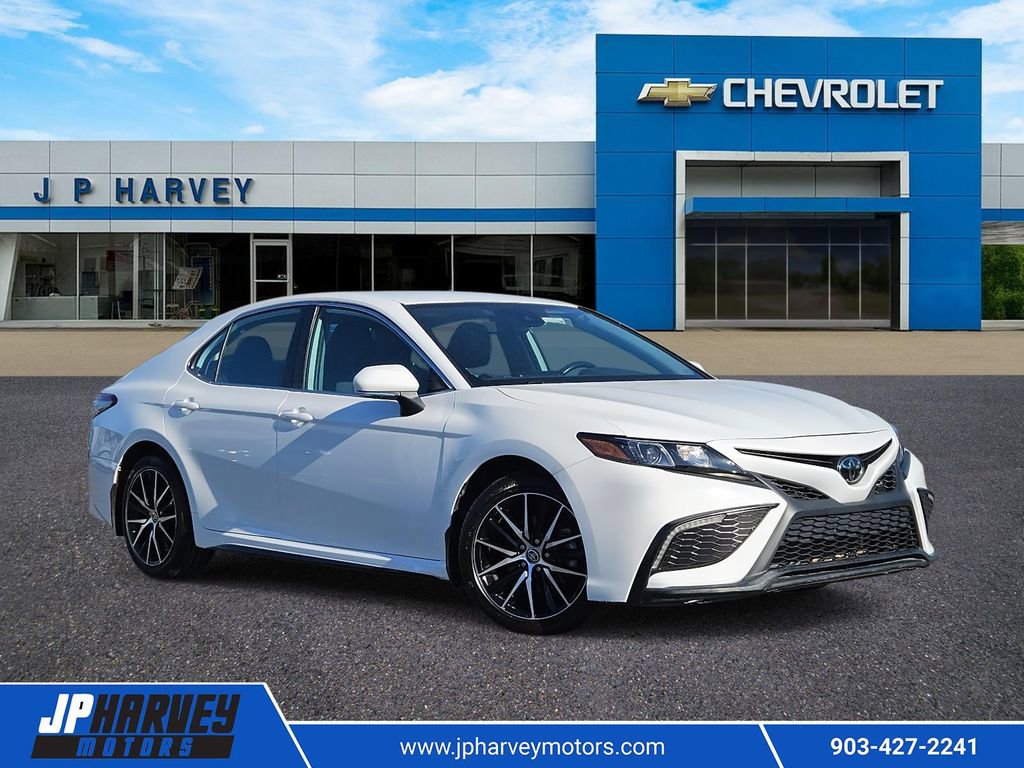 Used 2024 Toyota Camry SE FWD image 1
