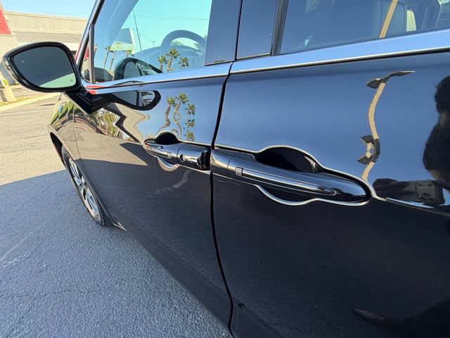 Used 2024 Chrysler Pacifica Limited FWD image 11