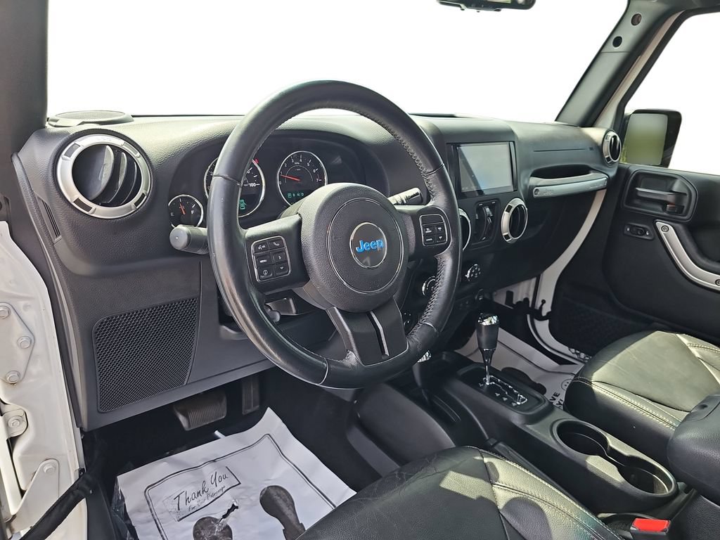 Used 2018 Jeep Wrangler Unlimited Sahara w/ Connectivity Group AWD/4WD image 16