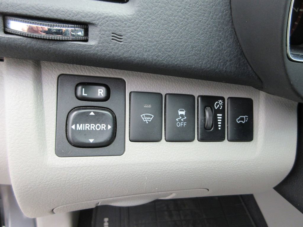 Used 2011 Toyota Highlander Limited w/ Tow Pkg AWD/4WD image 24