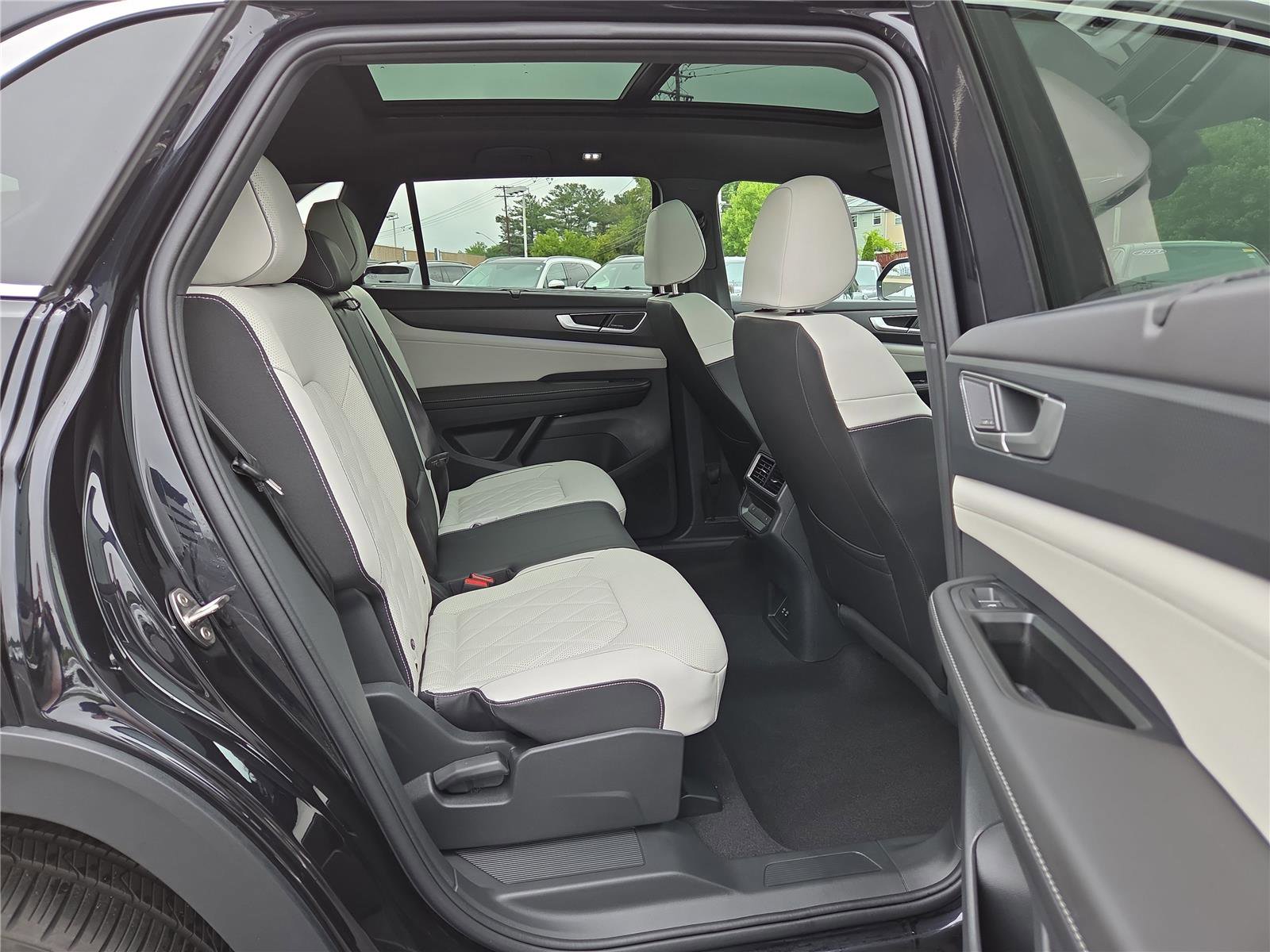 Certified 2026 Volkswagen Atlas Cross Sport SEL Premium R-Line AWD/4WD image 28