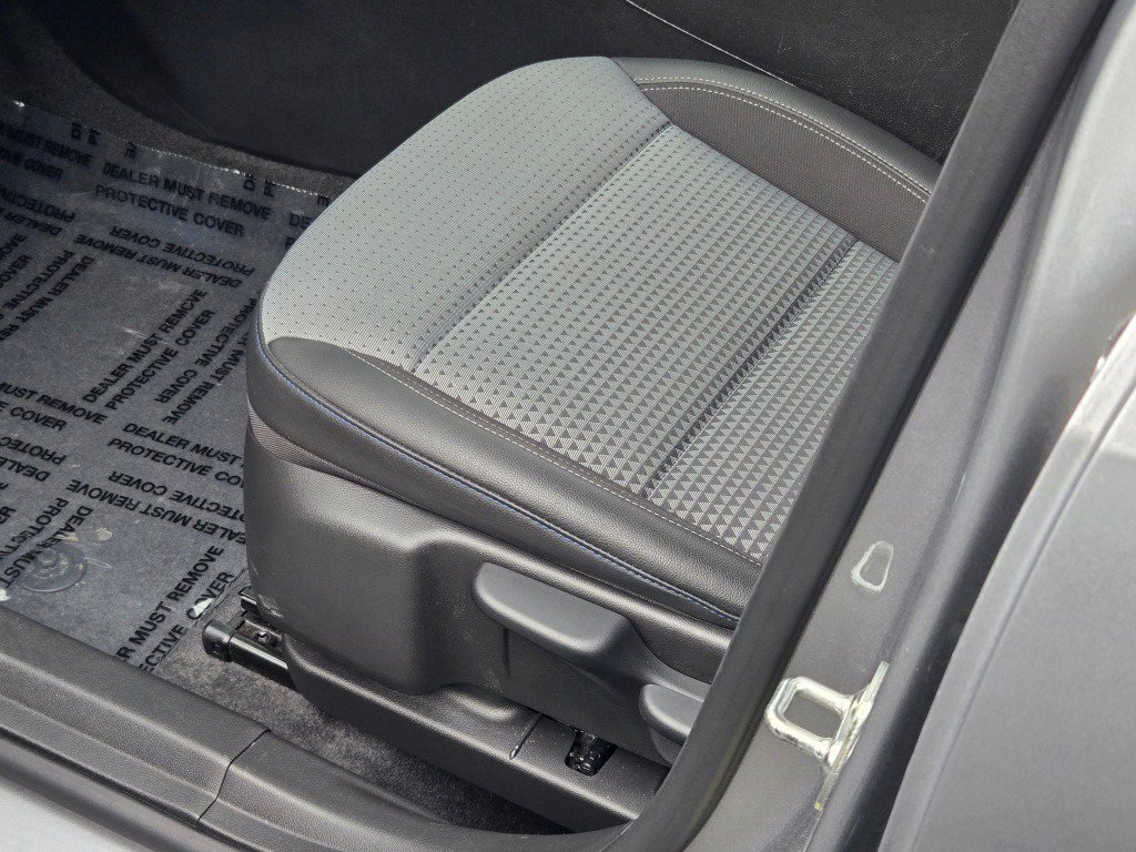 Certified 2025 Chevrolet Trax LT FWD image 21
