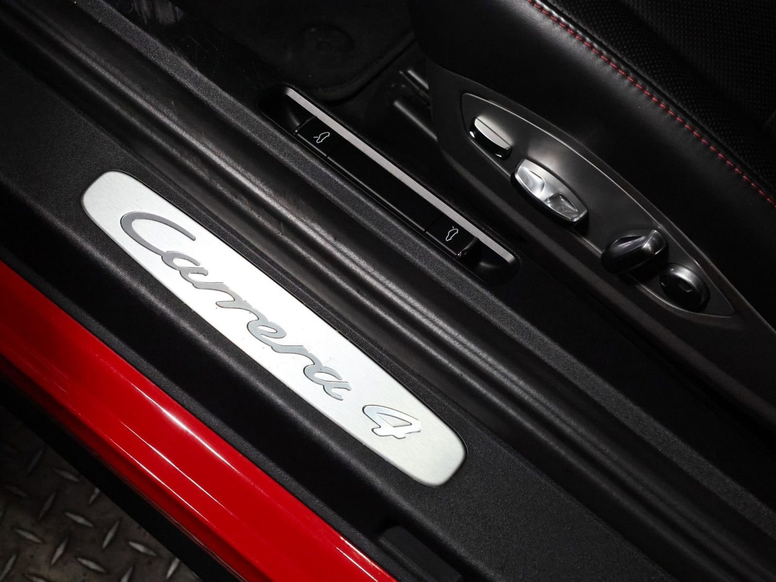 Used 2019 Porsche 911 Carrera 4 AWD/4WD image 32
