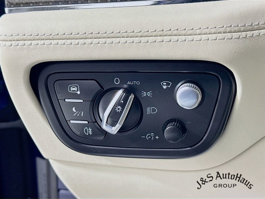 Used 2022 Bentley Bentayga AWD/4WD image 10