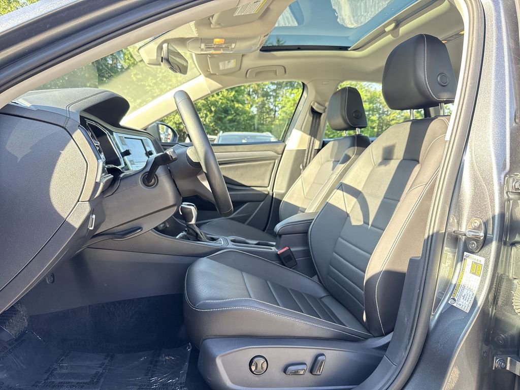 Used 2023 Volkswagen Jetta SE w/ Panoramic Sunroof Package FWD image 13