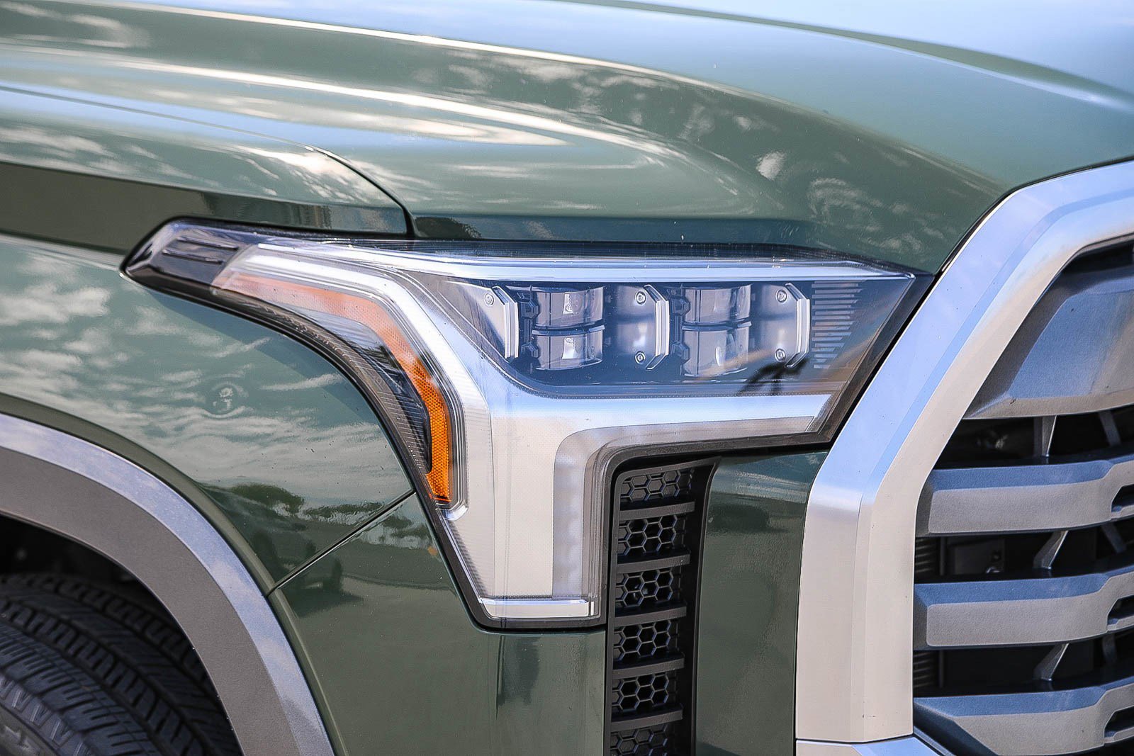Used 2023 Toyota Tundra Limited AWD/4WD image 8