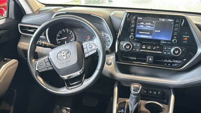 Certified 2021 Toyota Highlander XLE FWD image 15