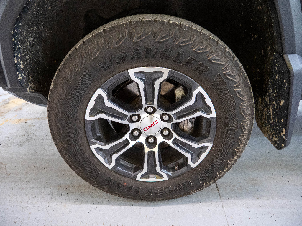 Used 2024 GMC Canyon AT4 image 8