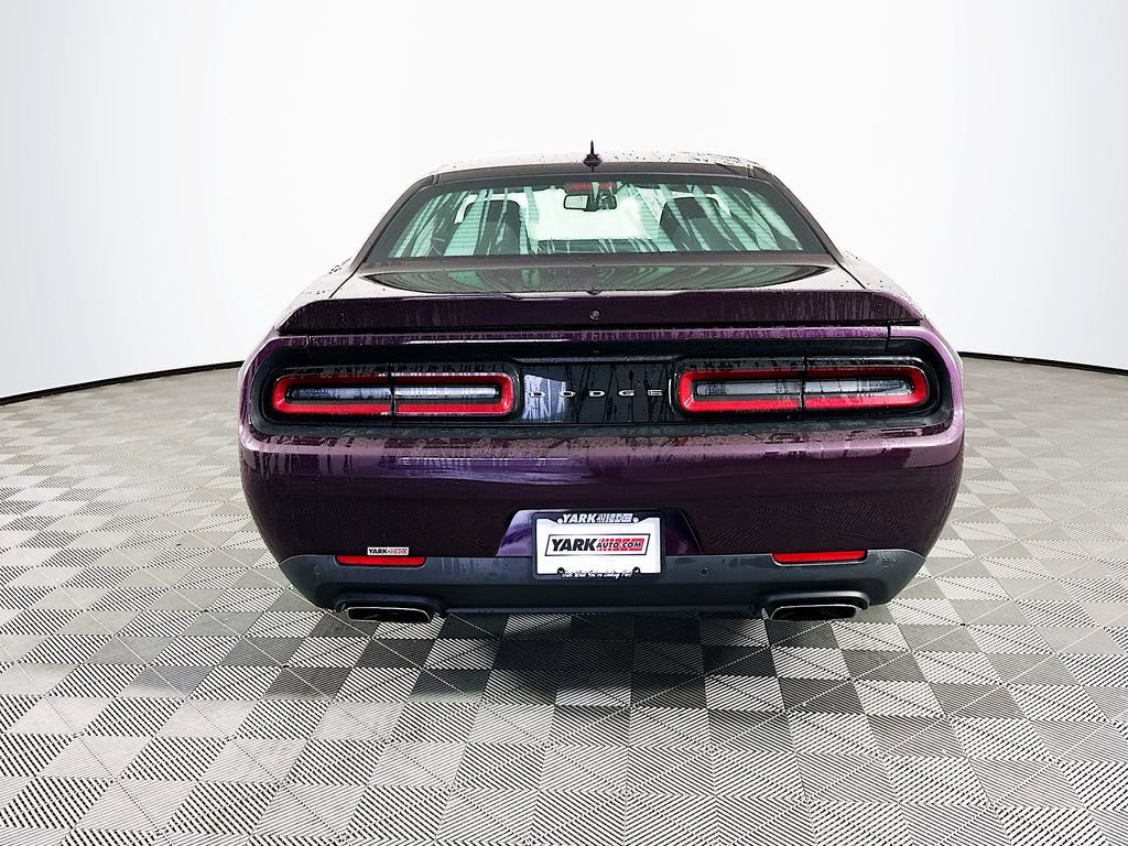 Used 2022 Dodge Challenger R/T w/ Performance Handling Group image 9