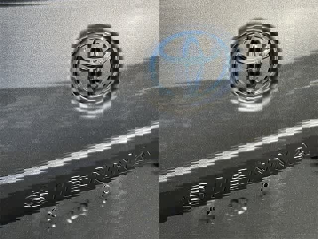 Used 2020 Toyota Sienna XLE image 30